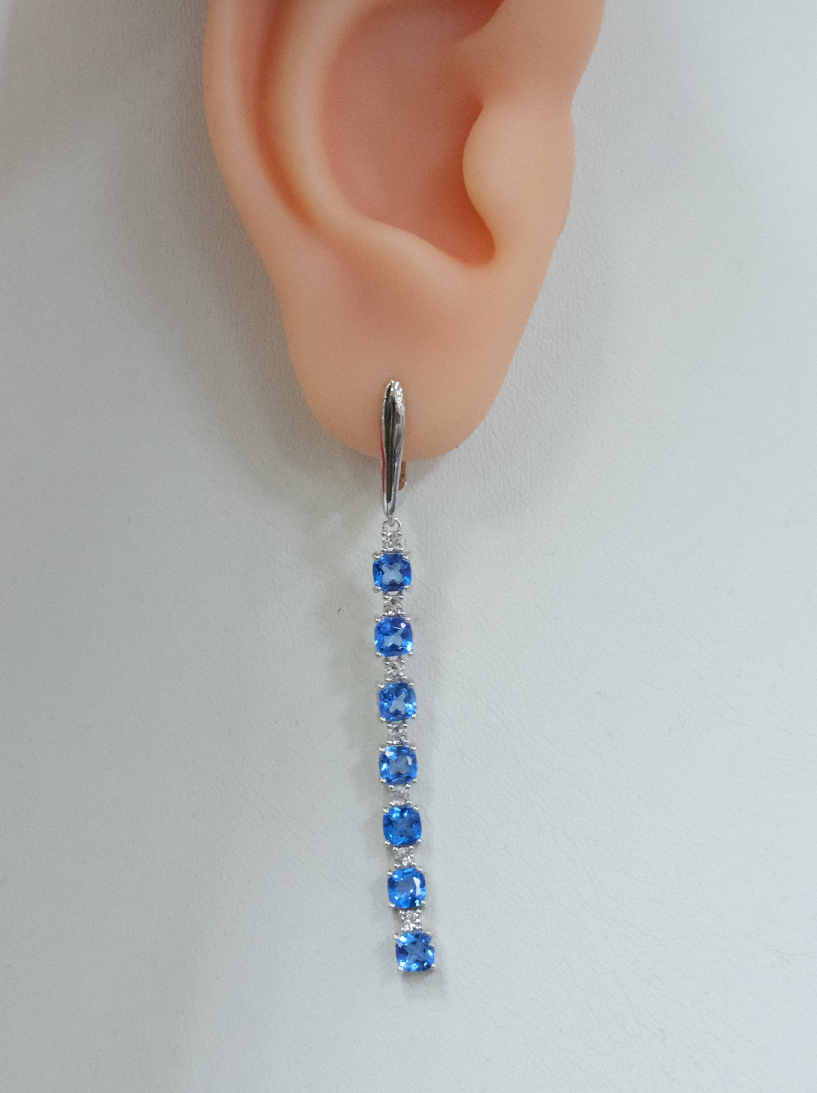 Серебряные серьги с топазами Индиго